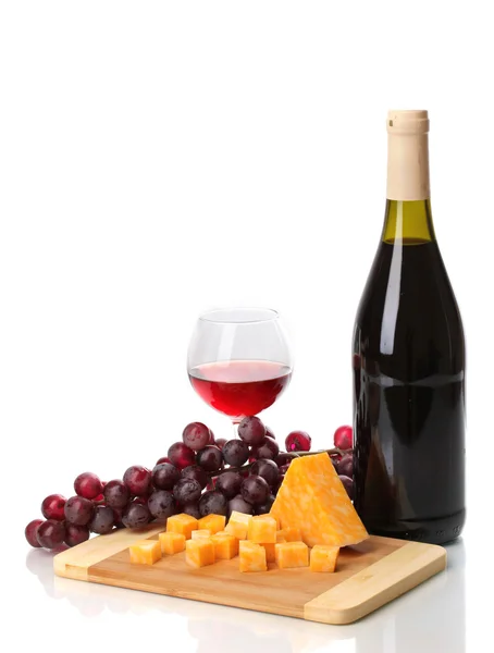 Fles van grote wijn met wijnglas en kaas geïsoleerd op wit — Stockfoto
