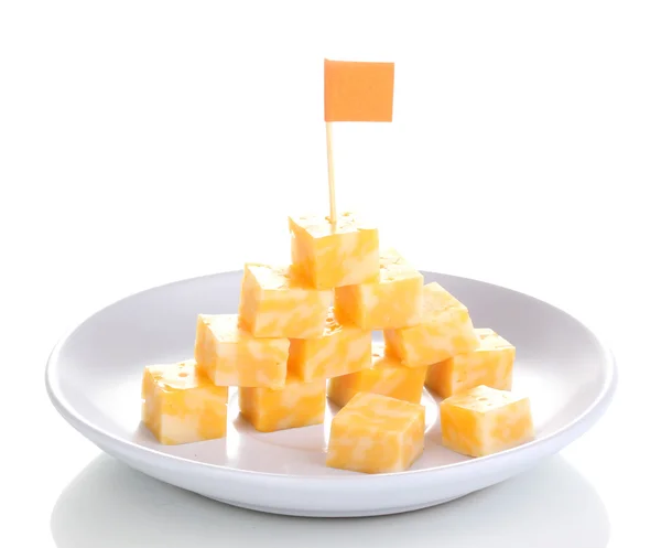Pirâmide de queijo na placa isolada em branco — Fotografia de Stock