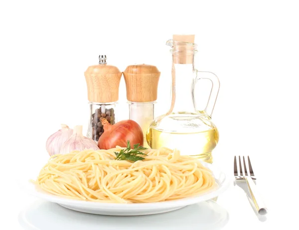 Composición de los deliciosos espaguetis aislados en blanco — Foto de Stock