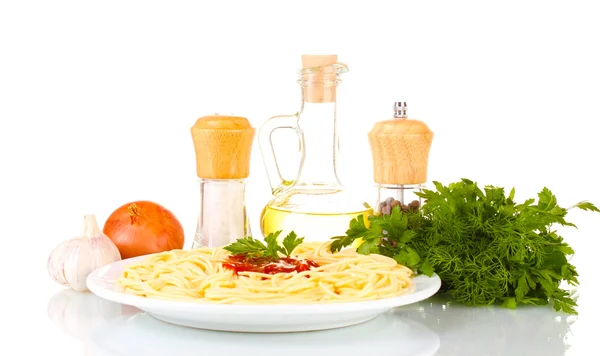 Composición de los deliciosos espaguetis aislados en blanco —  Fotos de Stock