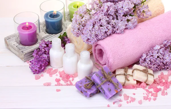 Beautiful spa setting on white wooden background — Stock Photo, Image