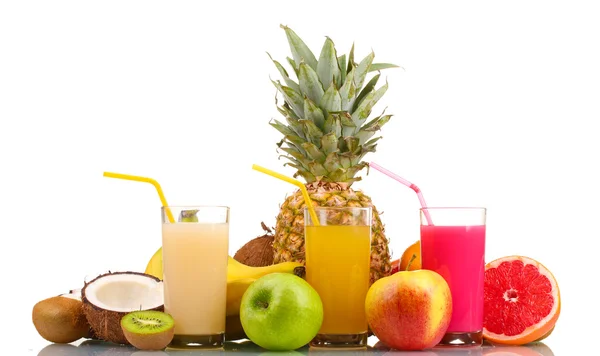 Tropiska frukter och juice isolerad på vit — Stockfoto