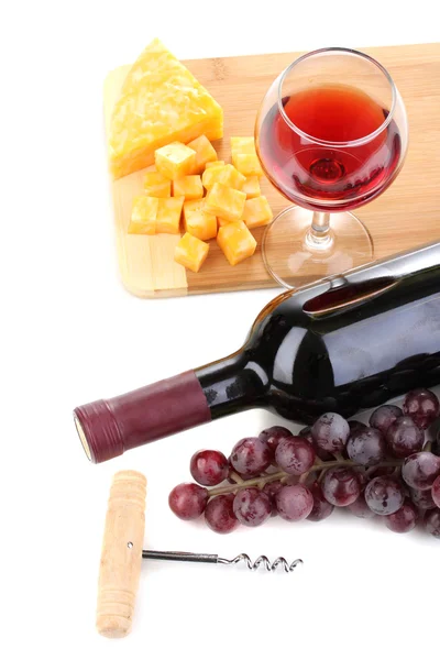 Bouteille de grand vin avec verre à vin et fromage isolé sur blanc — Photo