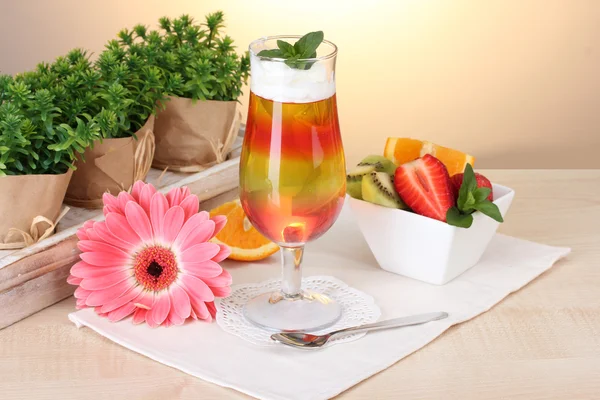 Fruit jelly in glass and fruits on table in cafe — Stock Photo, Image