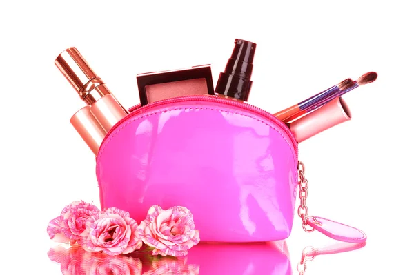 Make-up tas met cosmetica en borstels op roze achtergrond — Stockfoto