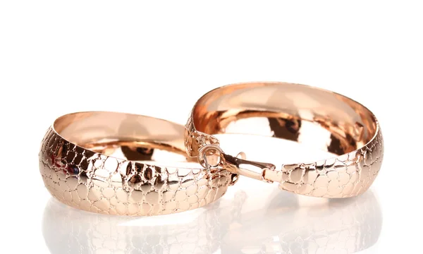 Pár elszigetelt fehér gyűrű alakú arany fülbevaló — Stock Fotó