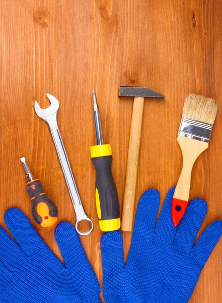 Conjunto de herramientas e instrumentos sobre fondo de madera — Foto de Stock