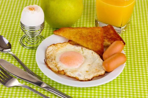 Klassinen aamiainen — kuvapankkivalokuva