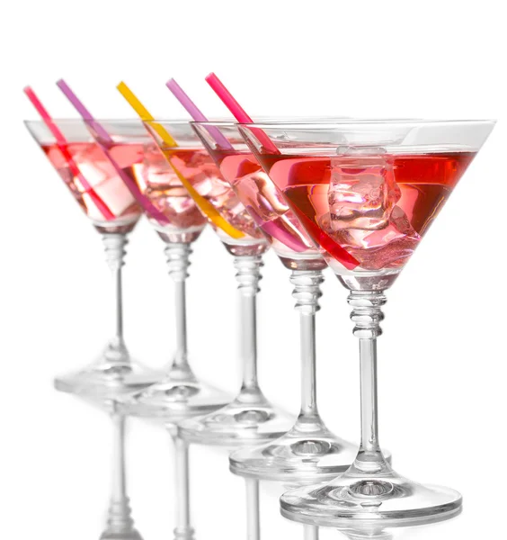 Cocktail in martini glazen geïsoleerd op wit rood — Stockfoto