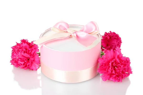 Beautirul rosa gåva och pion blommor isolerad på vit — Stockfoto
