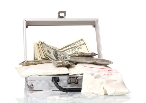 Kokain ve esrar üzerinde beyaz izole bir bavul — Stok fotoğraf
