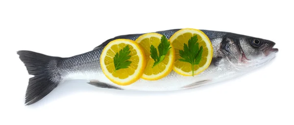 Свежая рыба с лимоном и петрушкой изолированы на белом — стоковое фото