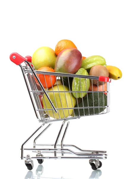 Sortimento de frutas exóticas no carrinho de compras isolado em branco — Fotografia de Stock