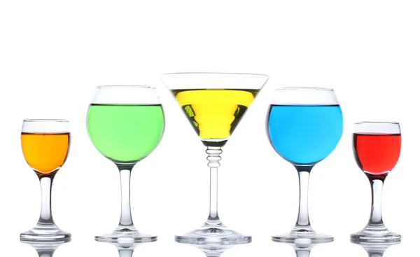 Alkoholhaltiga drinkar isolerad på vit — ストック写真