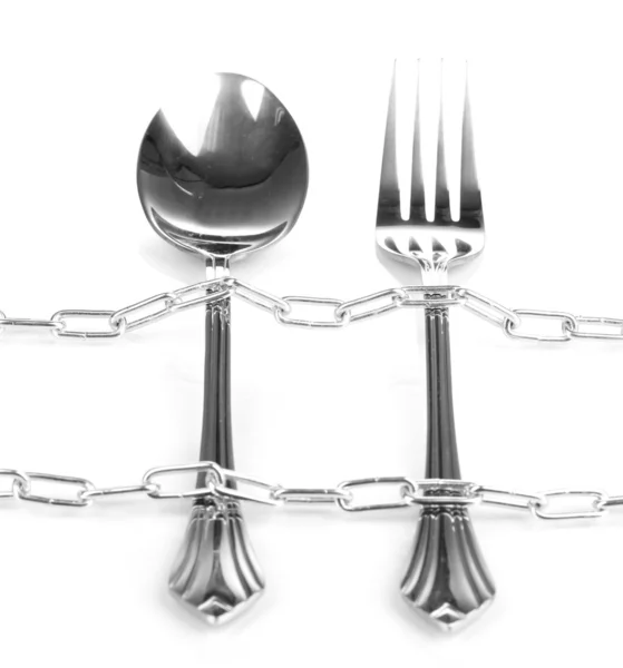 Tenedor y cuchara con cadena aislada en blanco —  Fotos de Stock