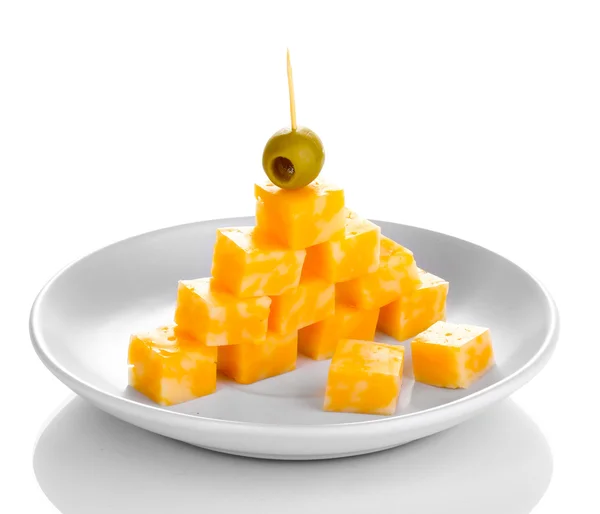 Käsepyramide auf Teller isoliert auf weiß — Stockfoto