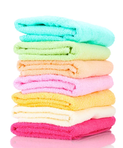 Kleurrijke handdoeken geïsoleerd op wit — Stockfoto