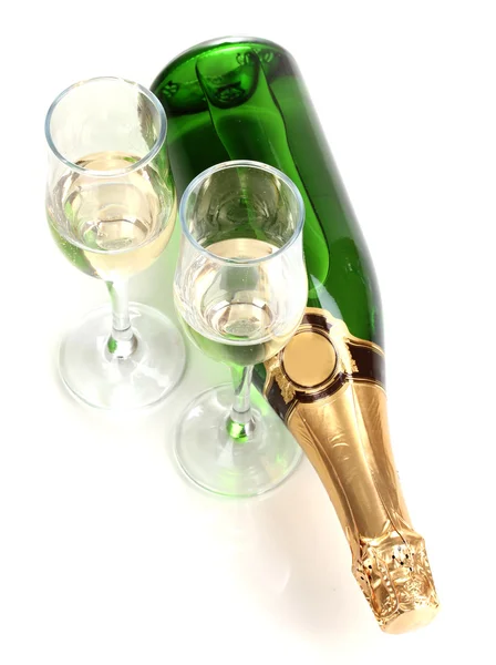 Garrafa de champanhe e taças isoladas em branco — Fotografia de Stock