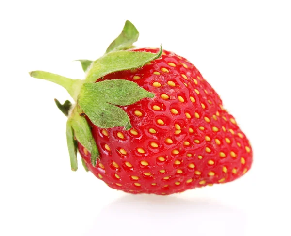 Süße reife Erdbeere isoliert auf weiß — Stockfoto