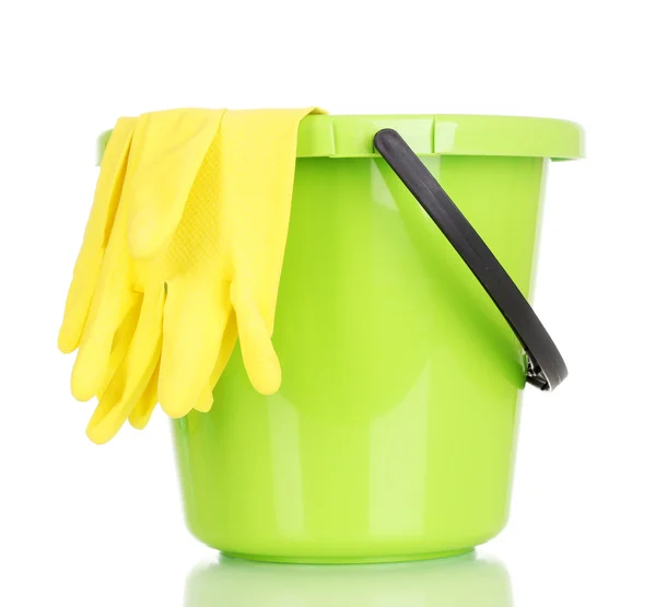 Hink och handskar för rengöring isolerad på vit — Stockfoto