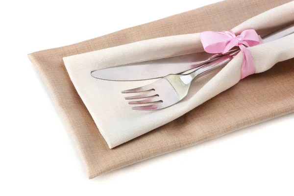 在餐巾上白色隔离刀和叉 — 图库照片