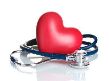 sağlık stetoskop ve üzerinde beyaz izole kalp