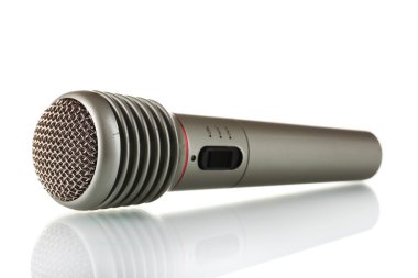 parlak gri demir mikrofon üzerinde beyaz izole