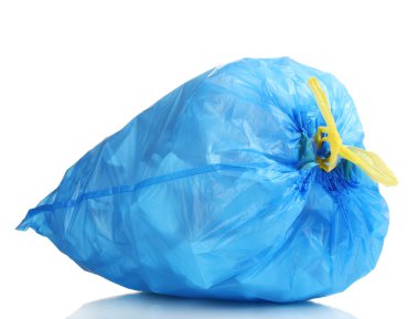 Mavi çöp torbası ile üzerine beyaz izole çöp