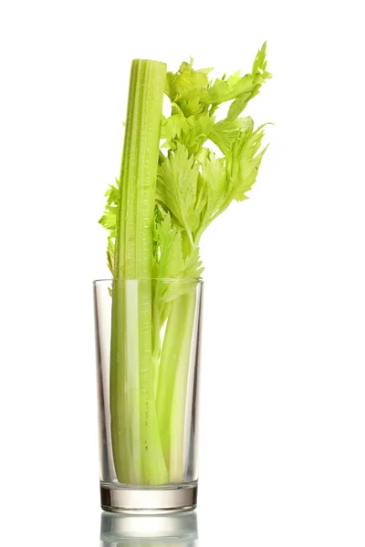 Świeży zielony seler w szklance na białym tle — Zdjęcie stockowe