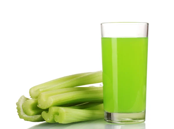 Свежий зеленый сельдерей и сок изолированы на белом — стоковое фото