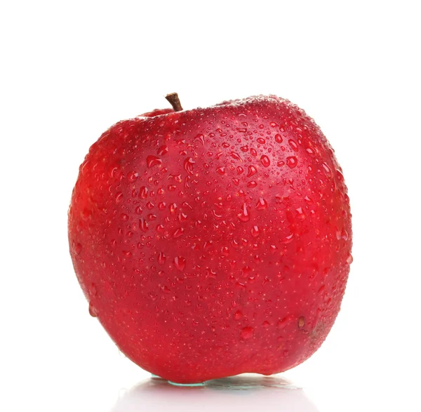 Сочное красное яблоко с капли изолированы на белом — стоковое фото