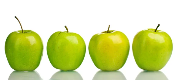 Сочные сладкие яблоки, изолированные на белом — стоковое фото