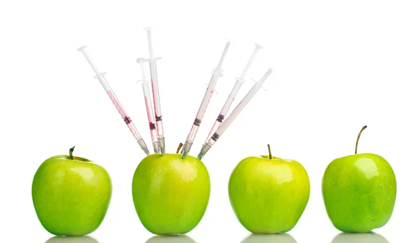 緑のリンゴと白で隔離される注射器 — ストック写真