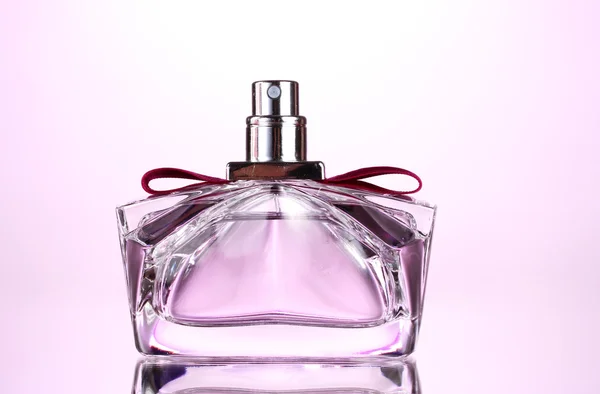 Perfume de mujer en hermosa botella aislada en blanco — Foto de Stock