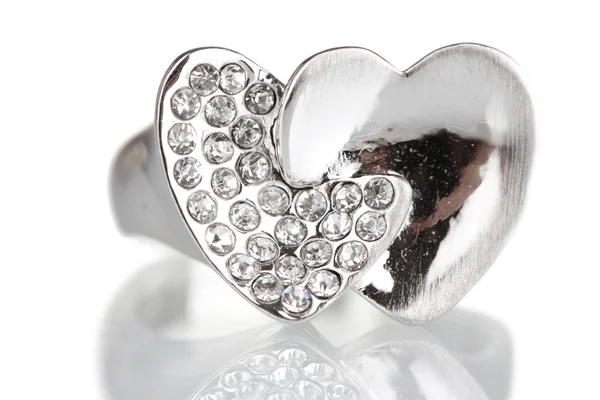 Hermoso anillo de plata con piedras preciosas aisladas en blanco — Foto de Stock