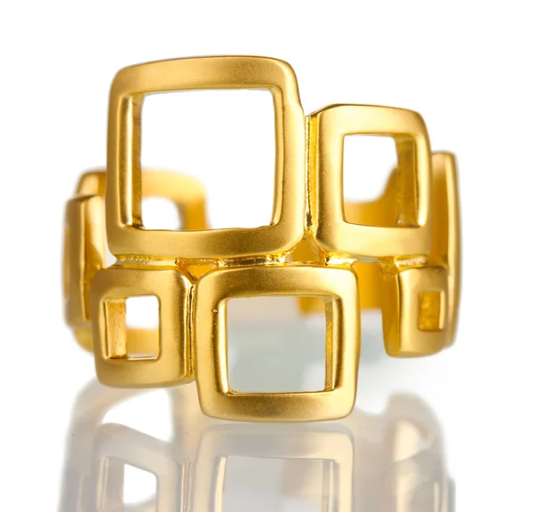 Hermoso anillo de oro aislado en blanco — Foto de Stock