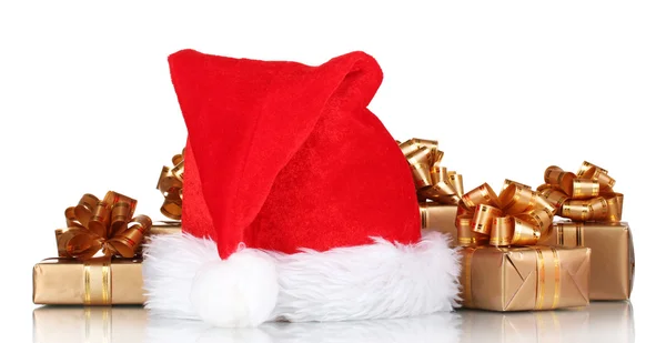 Vackra jul hatt och gåvor isolerad på vit — Stockfoto