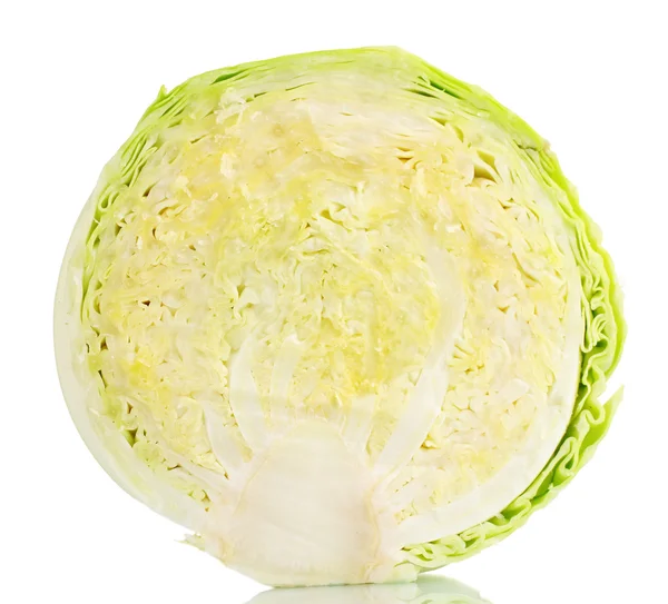 Половина свежей зеленой капусты изолирована на белом — стоковое фото