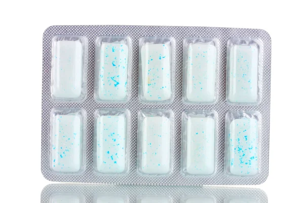 Blistr s 10 žvýkaček, izolované na bílém — Stock fotografie