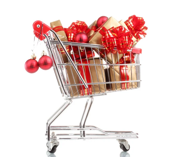 Bellissimi regali d'oro con nastro rosso e palle di Natale in auto dello shopping — Foto Stock