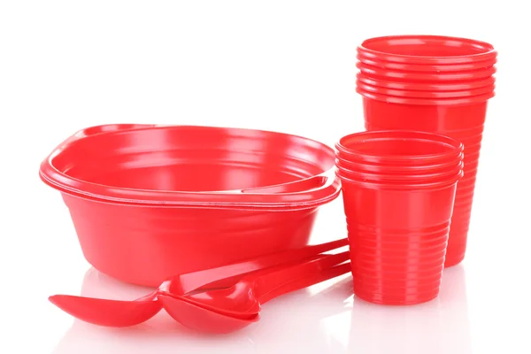 白で隔離される明るい赤いプラスチック製食器類 — ストック写真