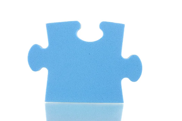 블루 퍼즐 클로즈업, 흰색 절연 — 스톡 사진
