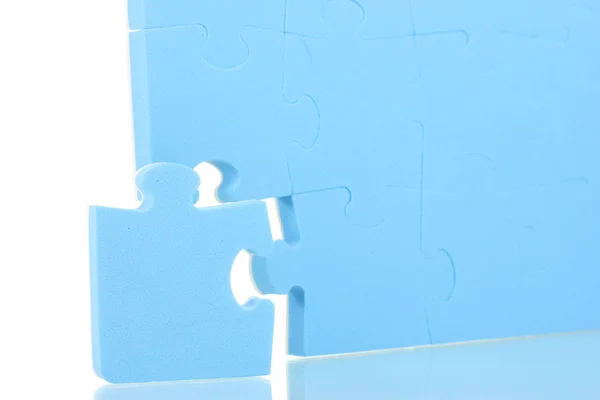 Rompecabezas azul primer plano, aislado en blanco — Foto de Stock