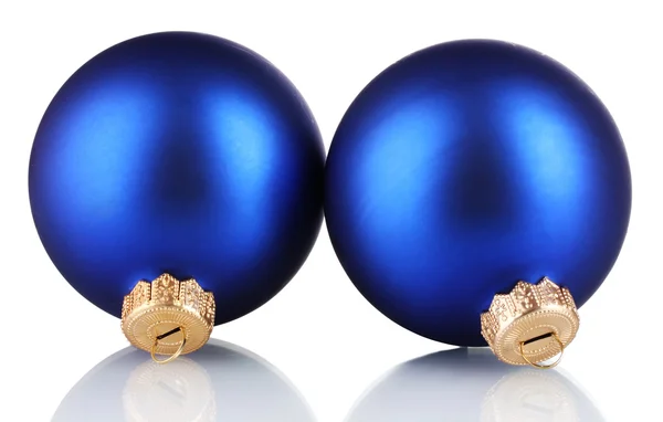 Schöne blaue Weihnachtskugeln isoliert auf weiß — Stockfoto