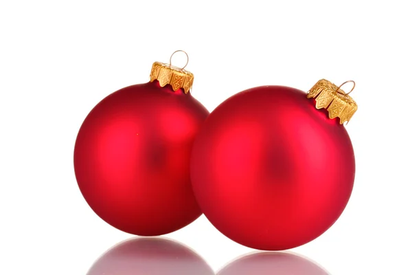 Mooie rode kerstballen geïsoleerd op wit — Stockfoto