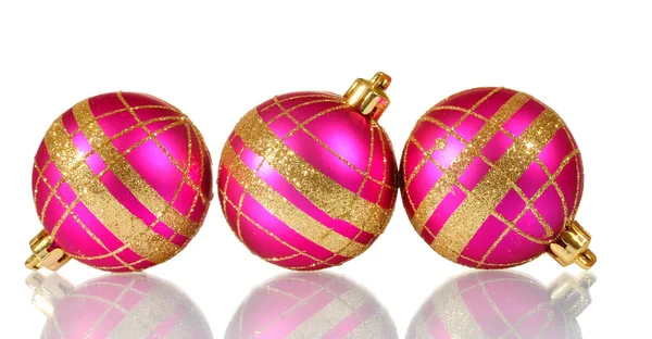 Mooie roze kerstballen geïsoleerd op wit — Stockfoto