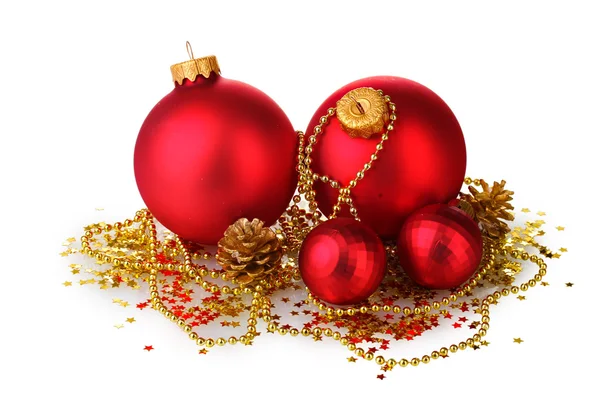 美丽的红色圣诞球和锥体上白色隔离 — 图库照片