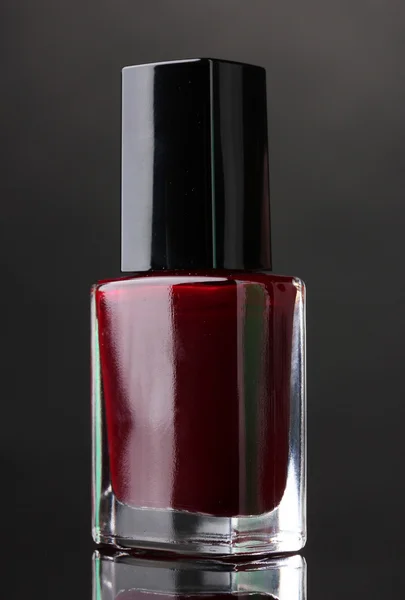 Roter Nagellack auf schwarzem Hintergrund — Stockfoto