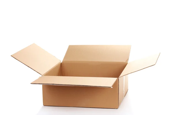 Ανοίξτε το κουτί από χαρτόνι απομονωθεί σε λευκό — Φωτογραφία Αρχείου
