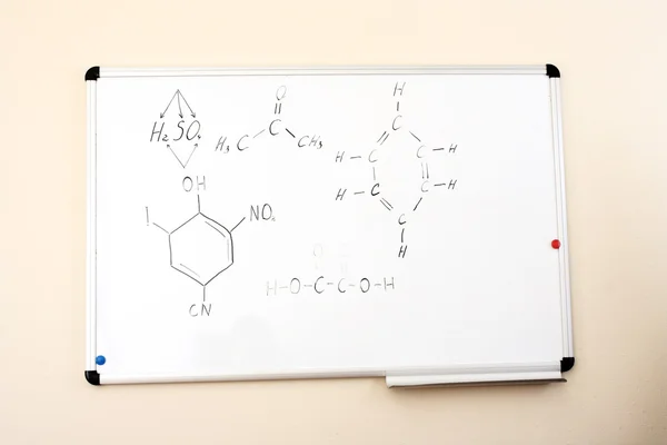 Chemische formule op een whiteboard — Stockfoto